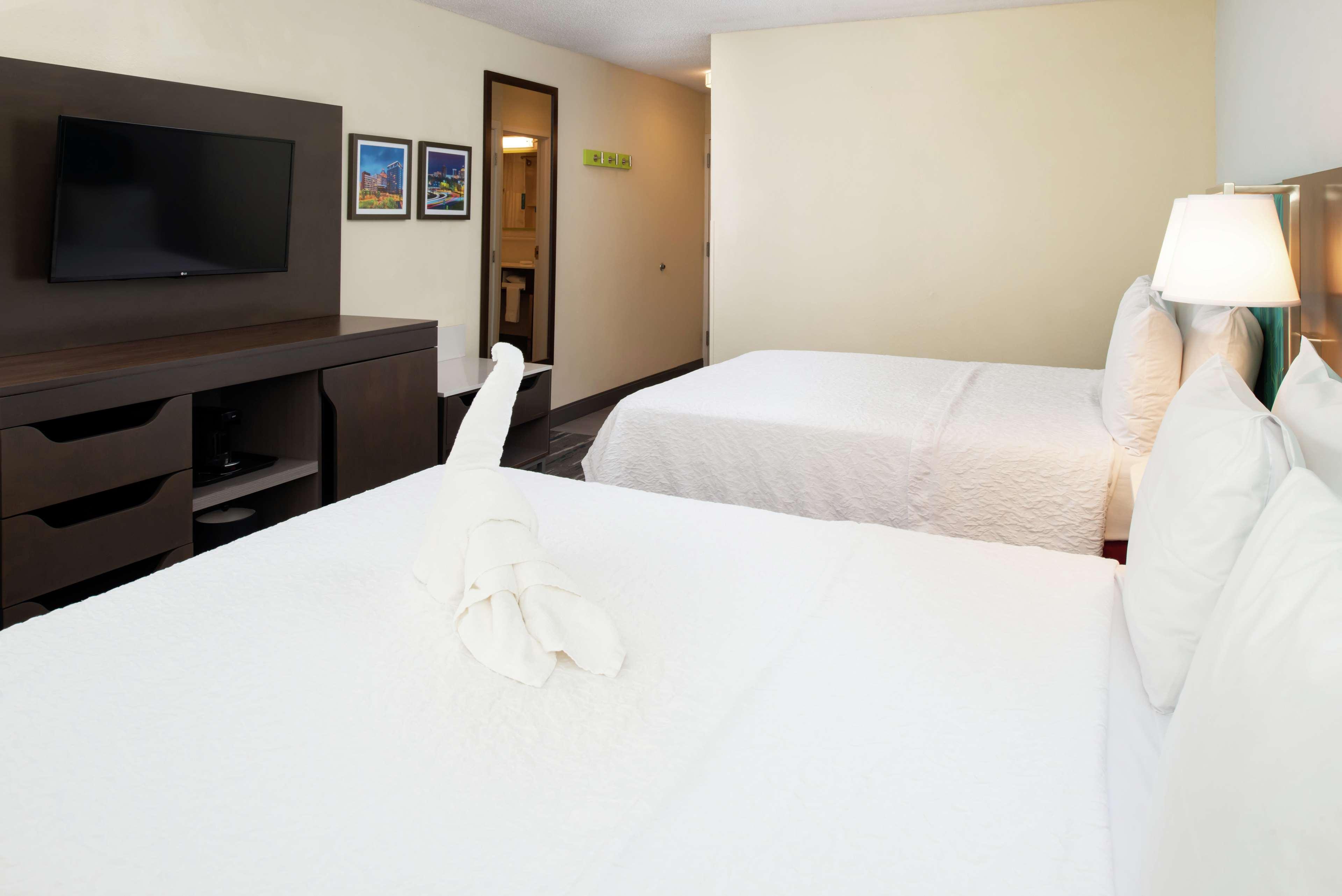 Hampton Inn Greensboro Airport Buitenkant foto