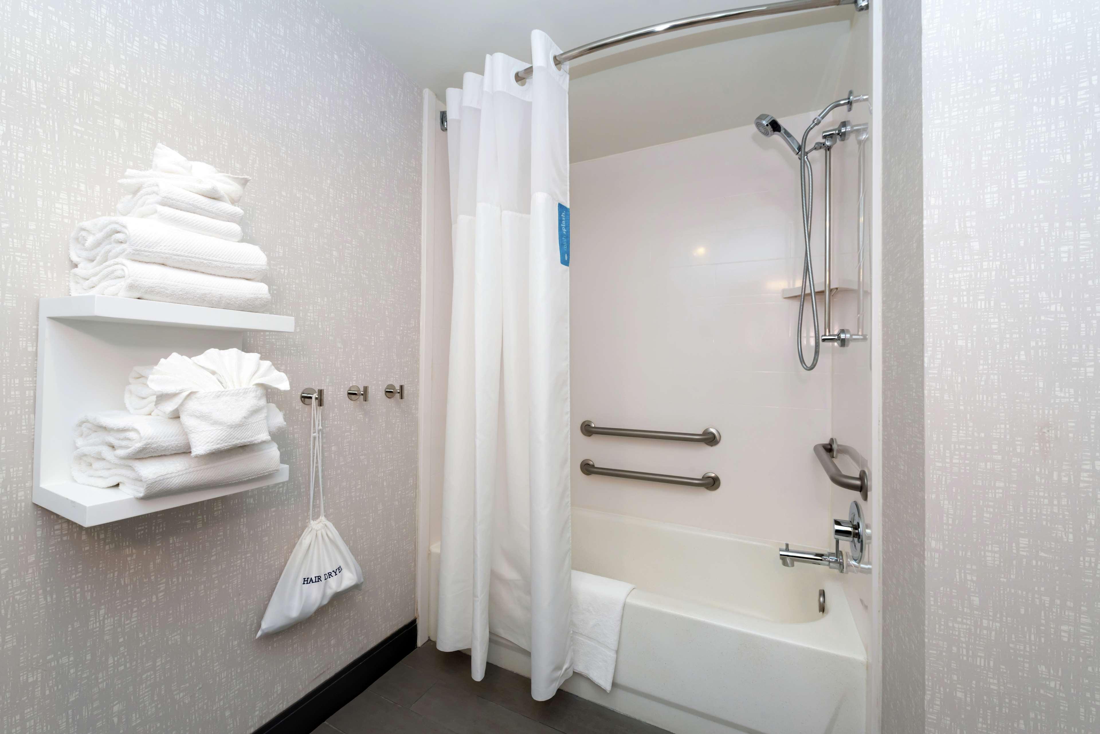 Hampton Inn Greensboro Airport Buitenkant foto