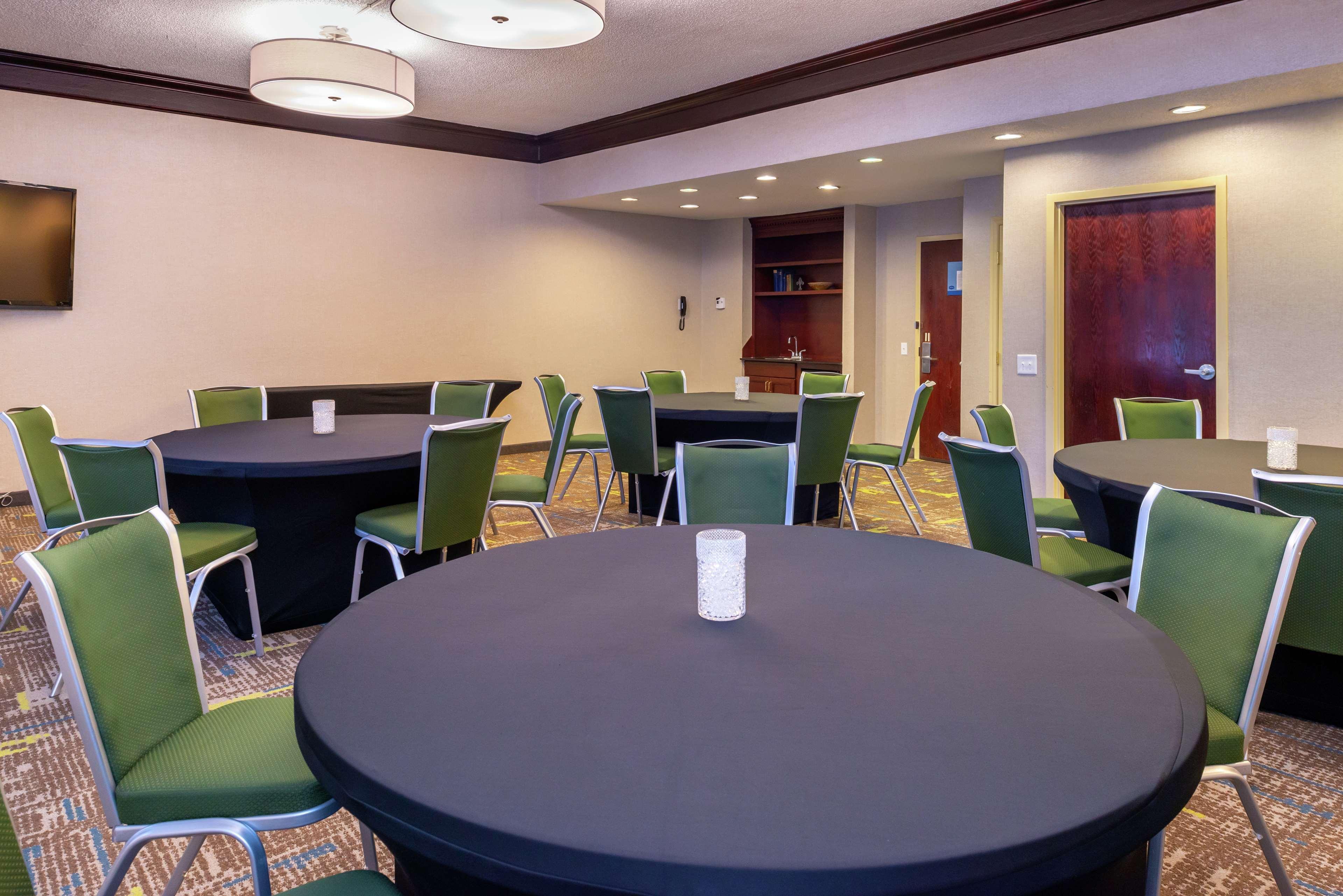 Hampton Inn Greensboro Airport Buitenkant foto