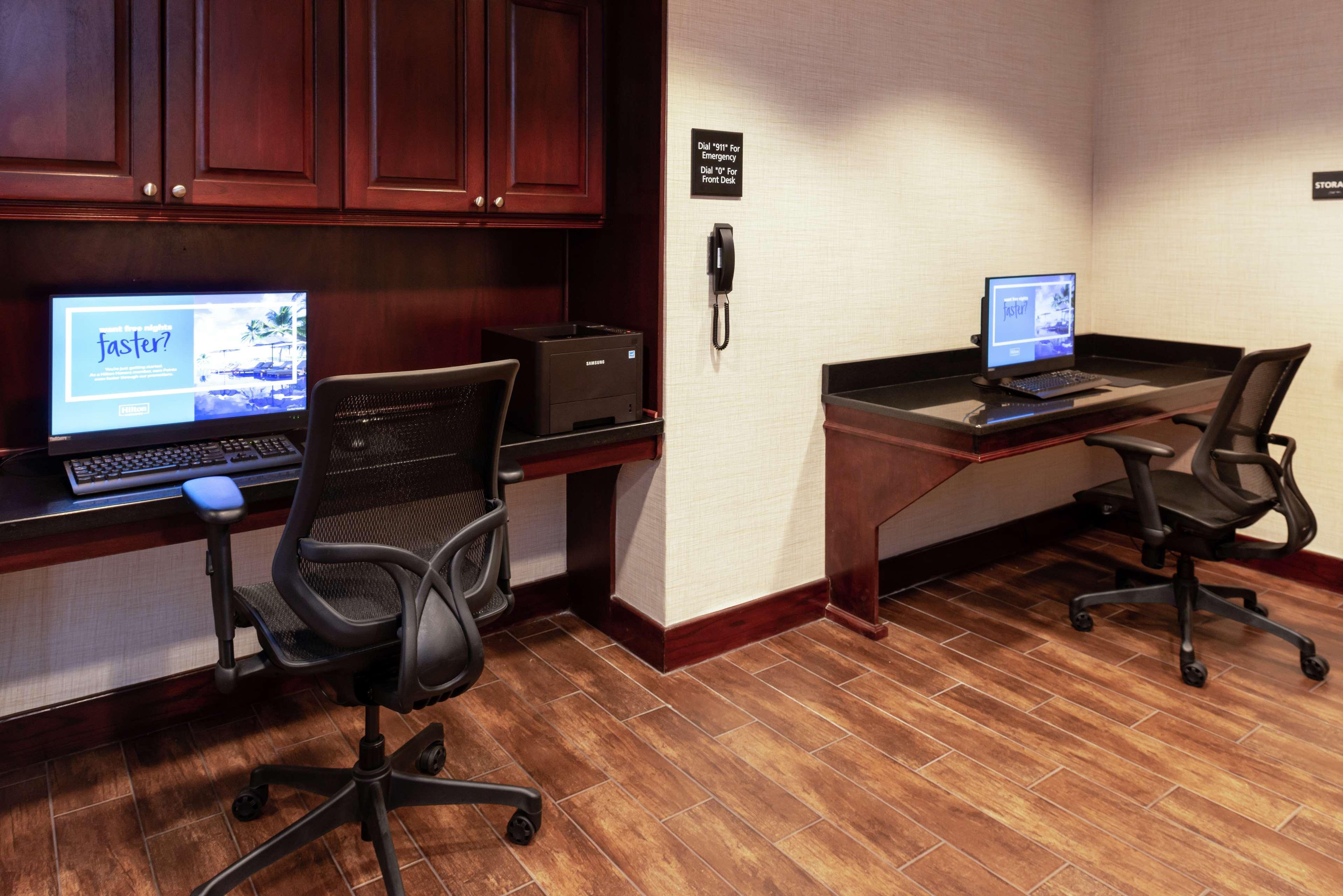 Hampton Inn Greensboro Airport Buitenkant foto