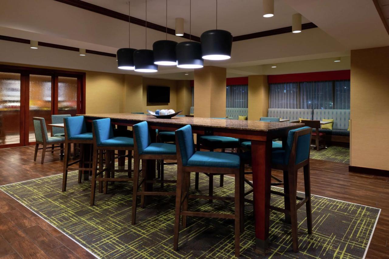 Hampton Inn Greensboro Airport Buitenkant foto