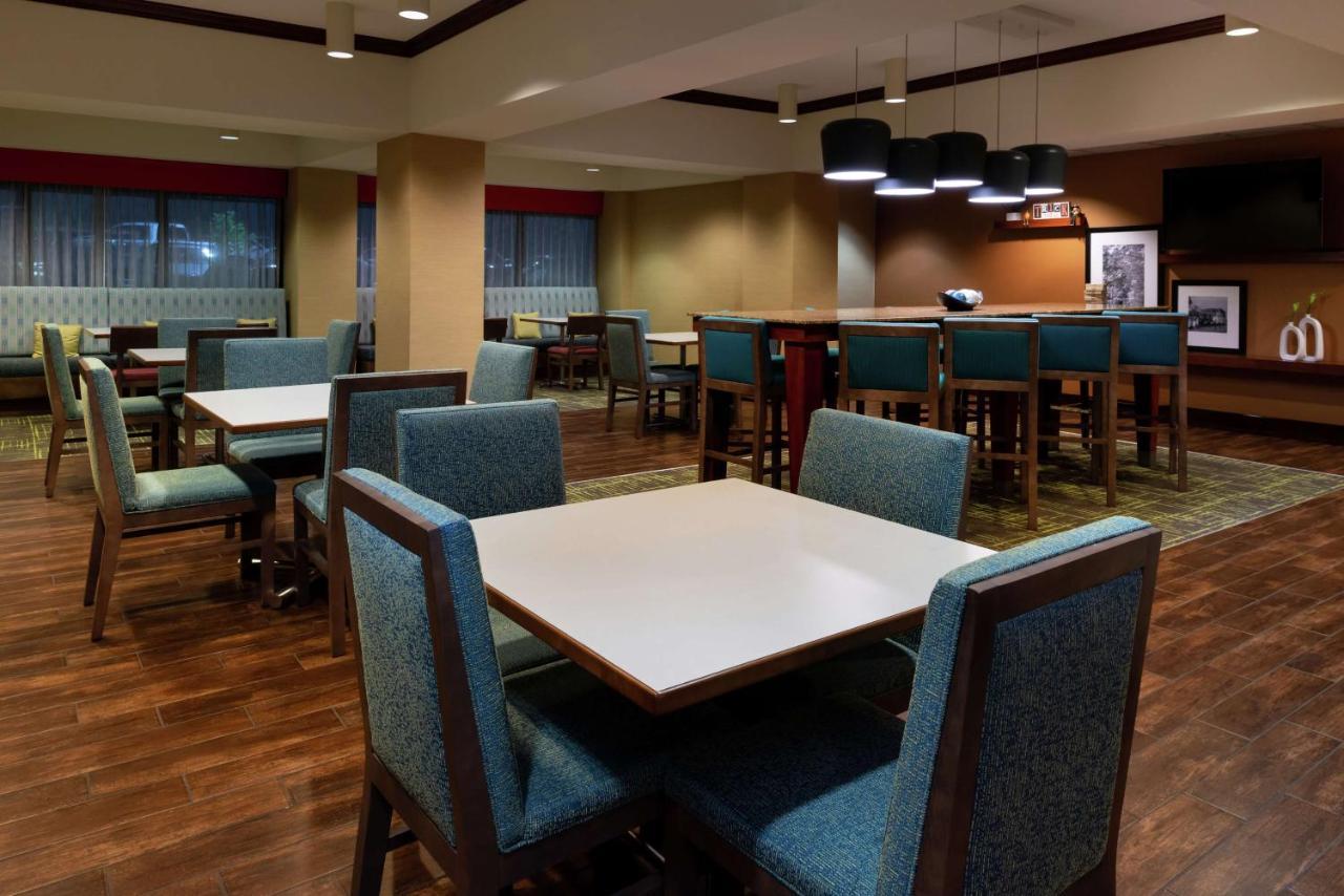 Hampton Inn Greensboro Airport Buitenkant foto