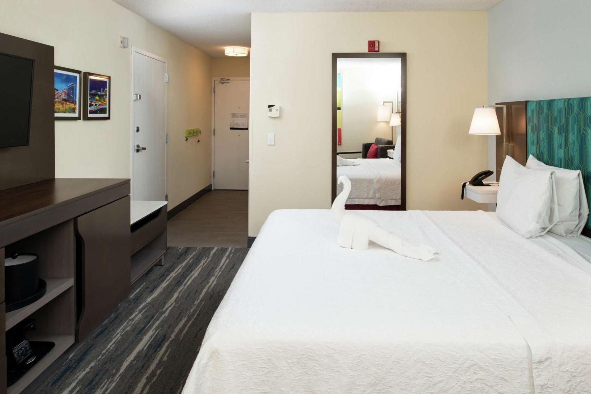 Hampton Inn Greensboro Airport Buitenkant foto