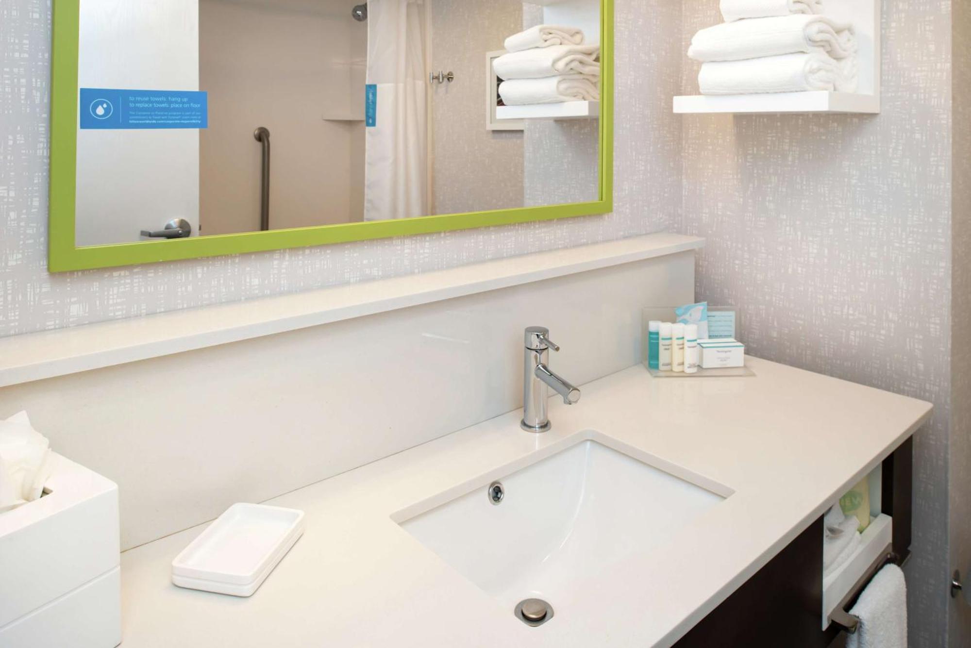 Hampton Inn Greensboro Airport Buitenkant foto