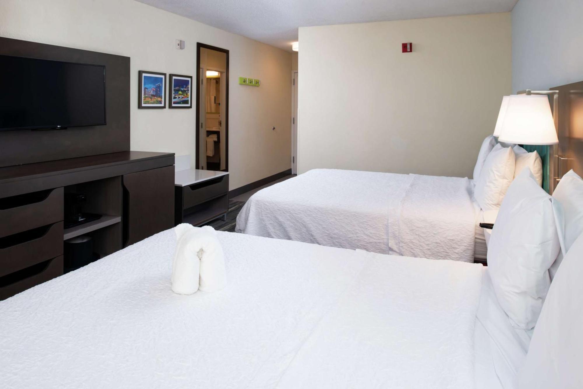 Hampton Inn Greensboro Airport Buitenkant foto