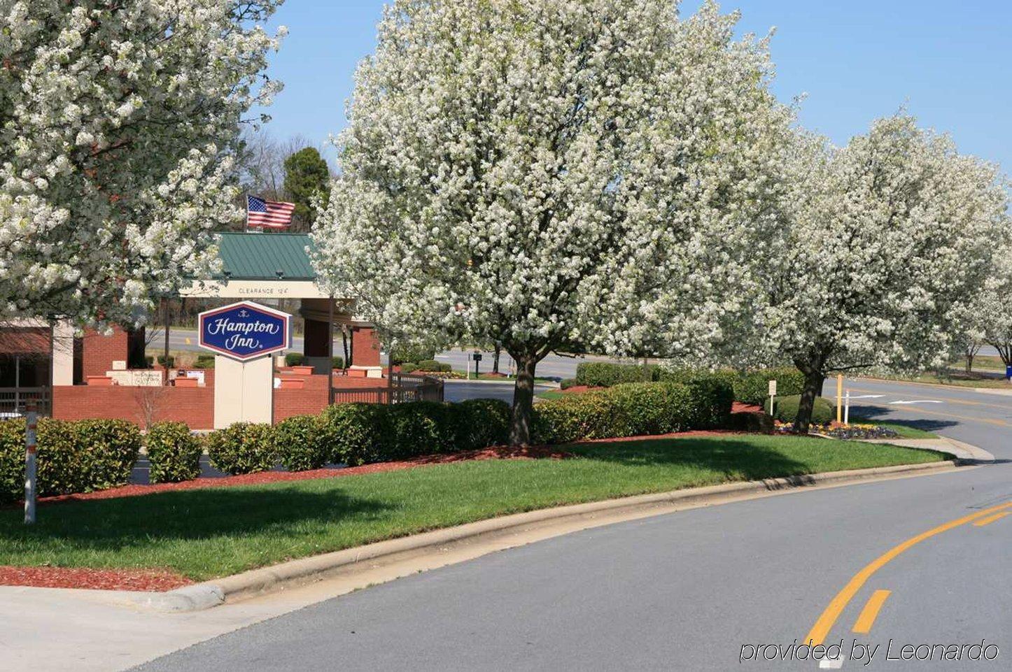 Hampton Inn Greensboro Airport Buitenkant foto