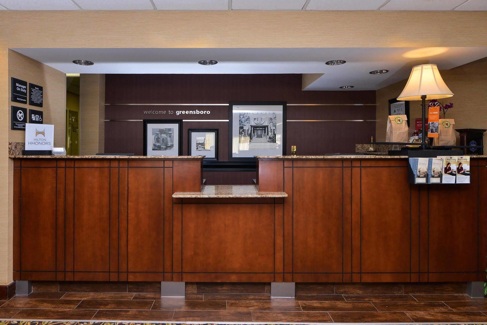 Hampton Inn Greensboro Airport Buitenkant foto